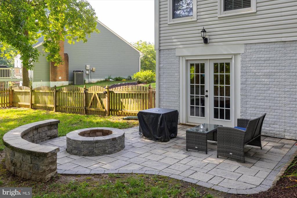 4924 QUEENSBURY CIRCLE
