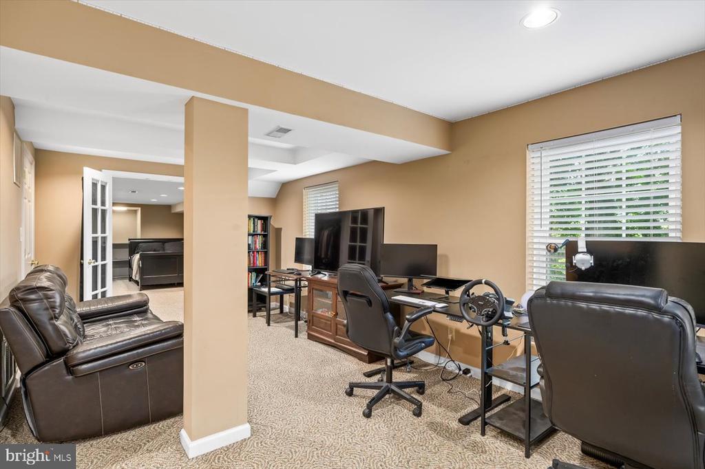 4924 QUEENSBURY CIRCLE