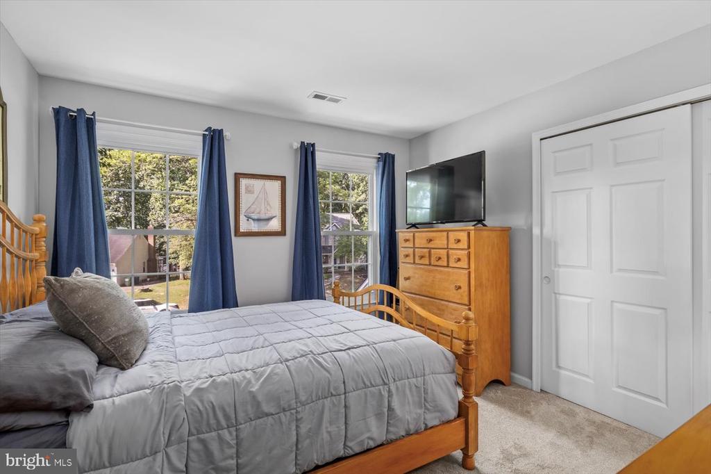 4924 QUEENSBURY CIRCLE