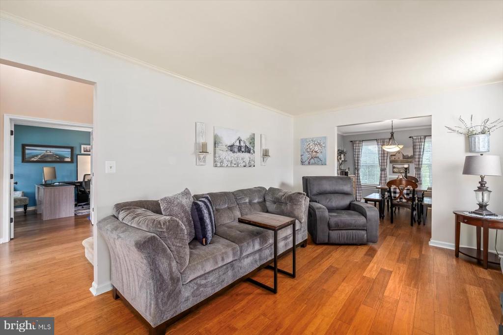 4924 QUEENSBURY CIRCLE