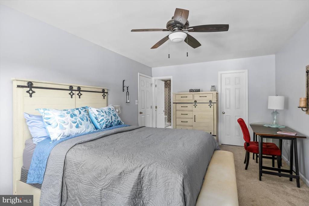 4924 QUEENSBURY CIRCLE
