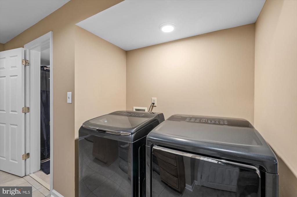4924 QUEENSBURY CIRCLE