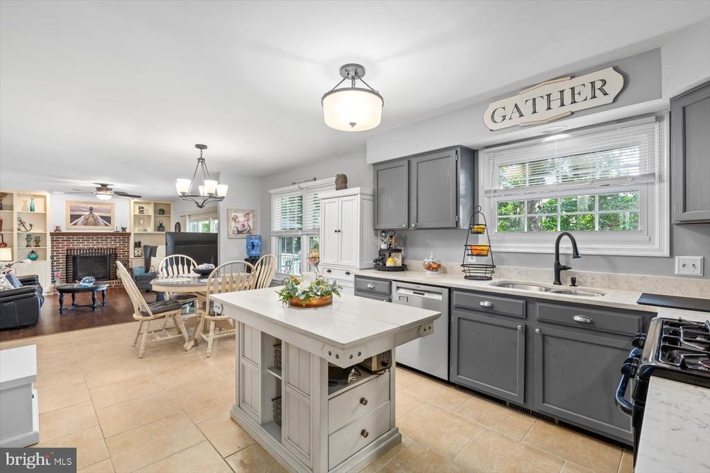 4924 QUEENSBURY CIRCLE