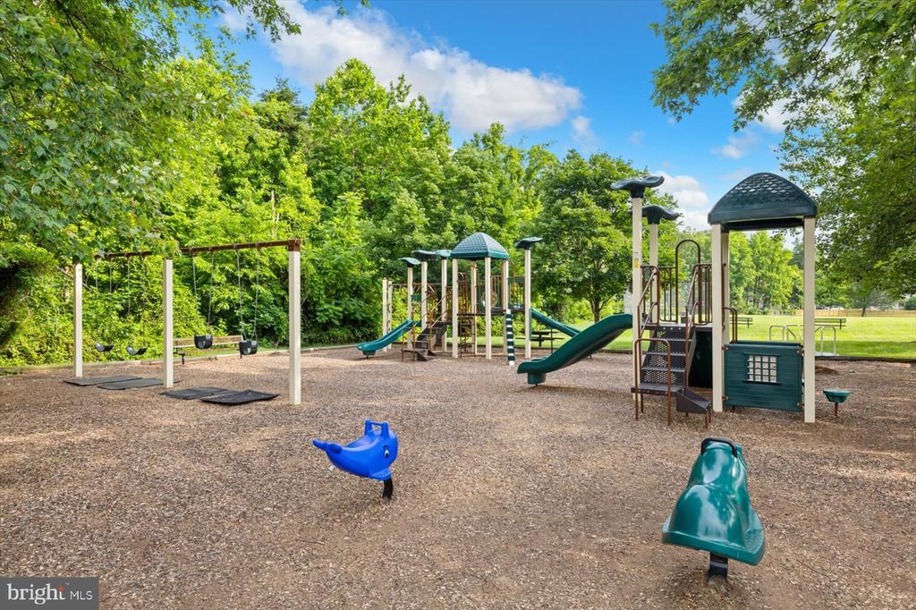 4924 QUEENSBURY CIRCLE