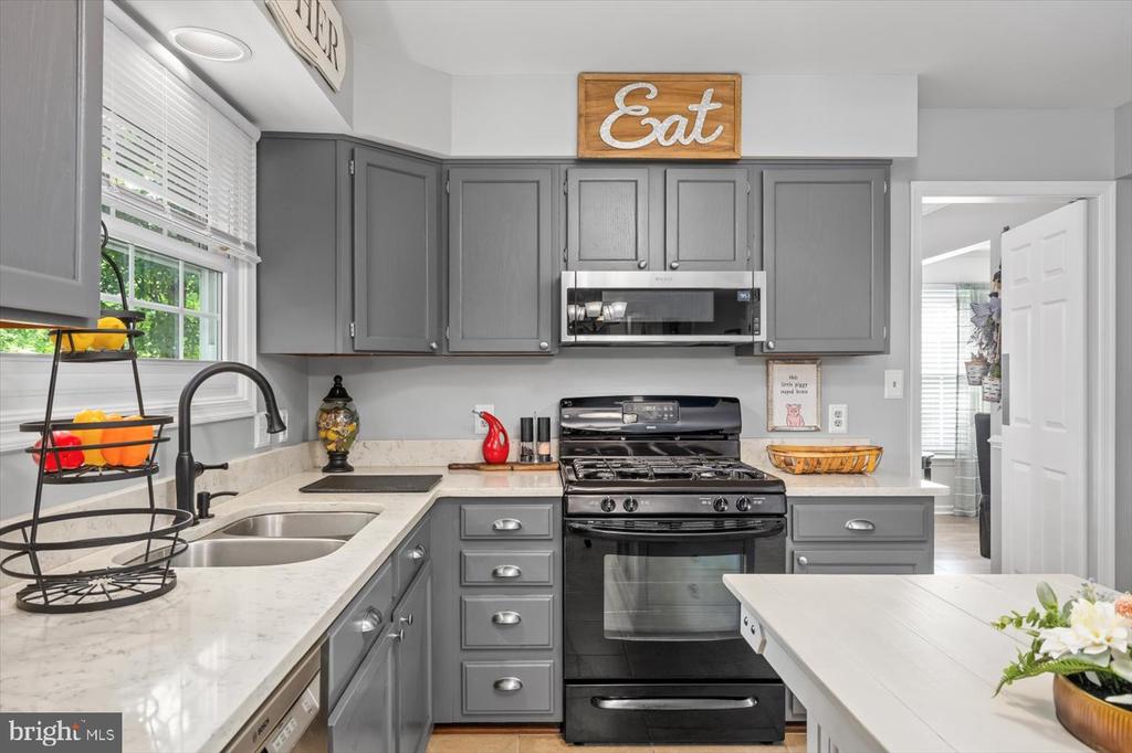 4924 QUEENSBURY CIRCLE
