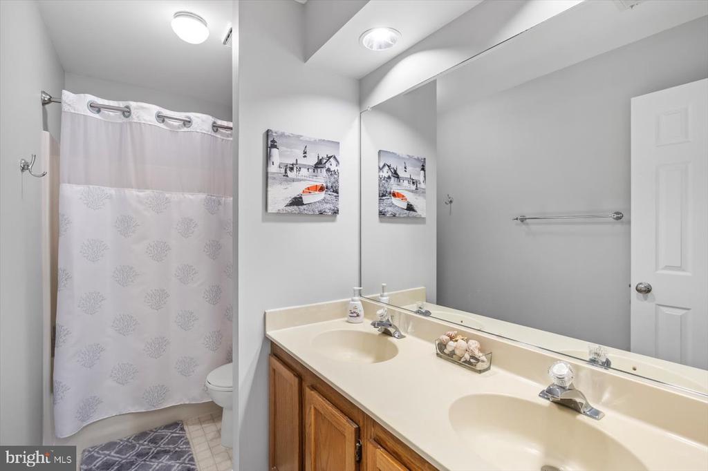 4924 QUEENSBURY CIRCLE