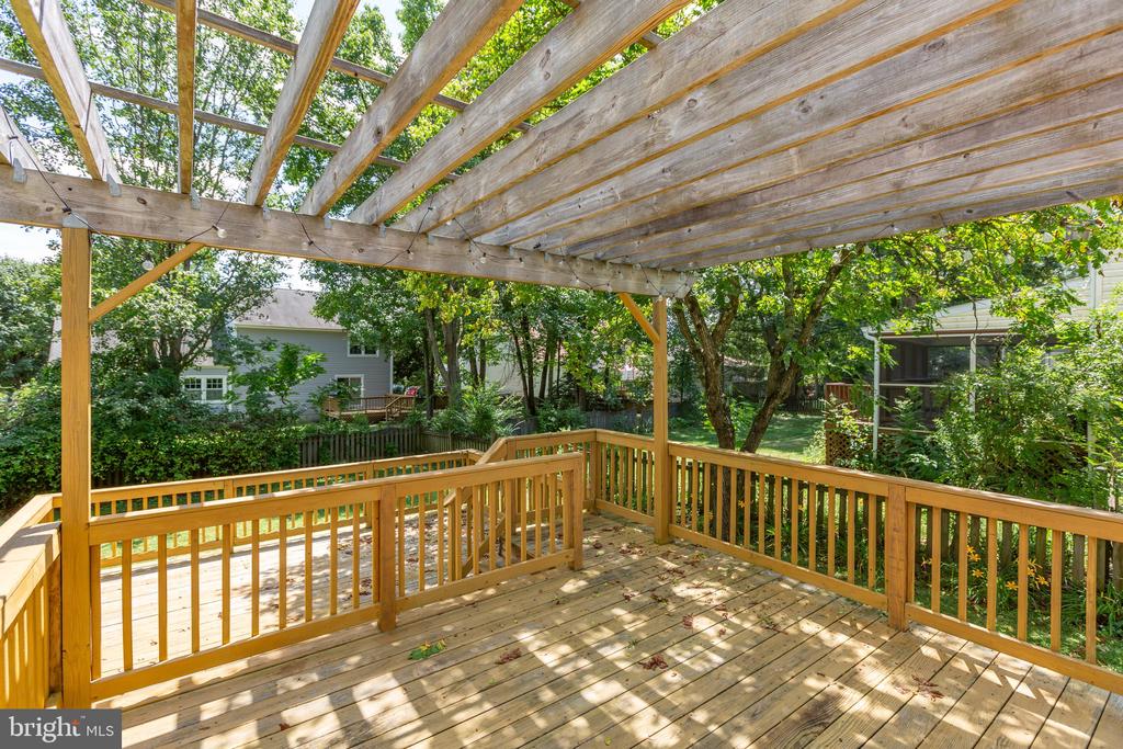5310 LEAVELLS CROSSING DRIVE
