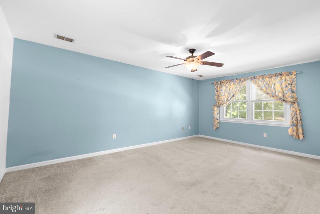 5310 LEAVELLS CROSSING DRIVE