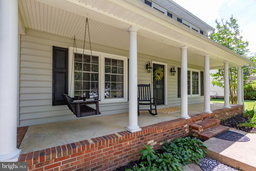 5310 LEAVELLS CROSSING DRIVE