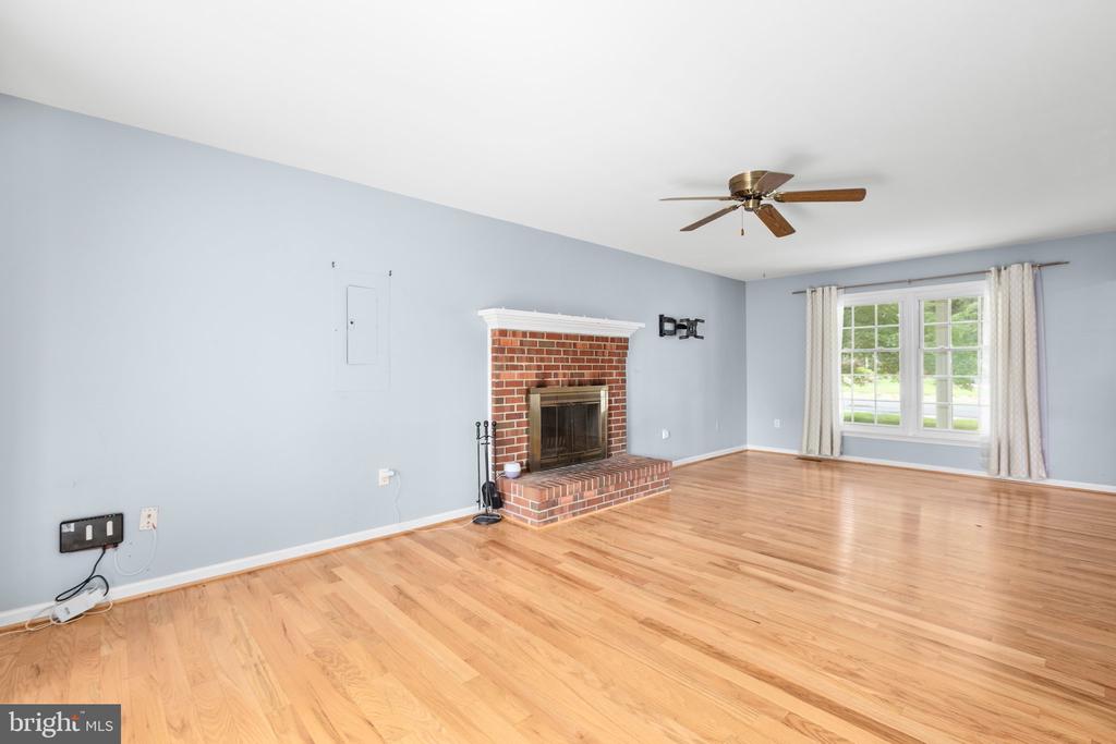 5310 LEAVELLS CROSSING DRIVE