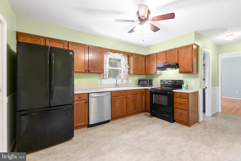 5310 LEAVELLS CROSSING DRIVE