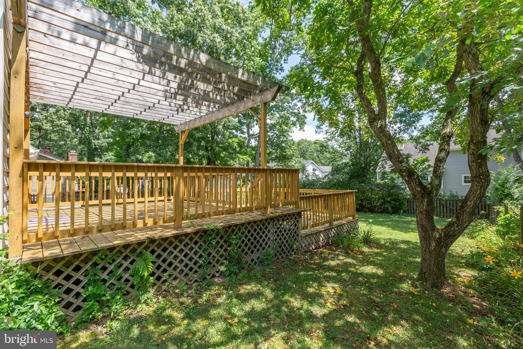 5310 LEAVELLS CROSSING DRIVE