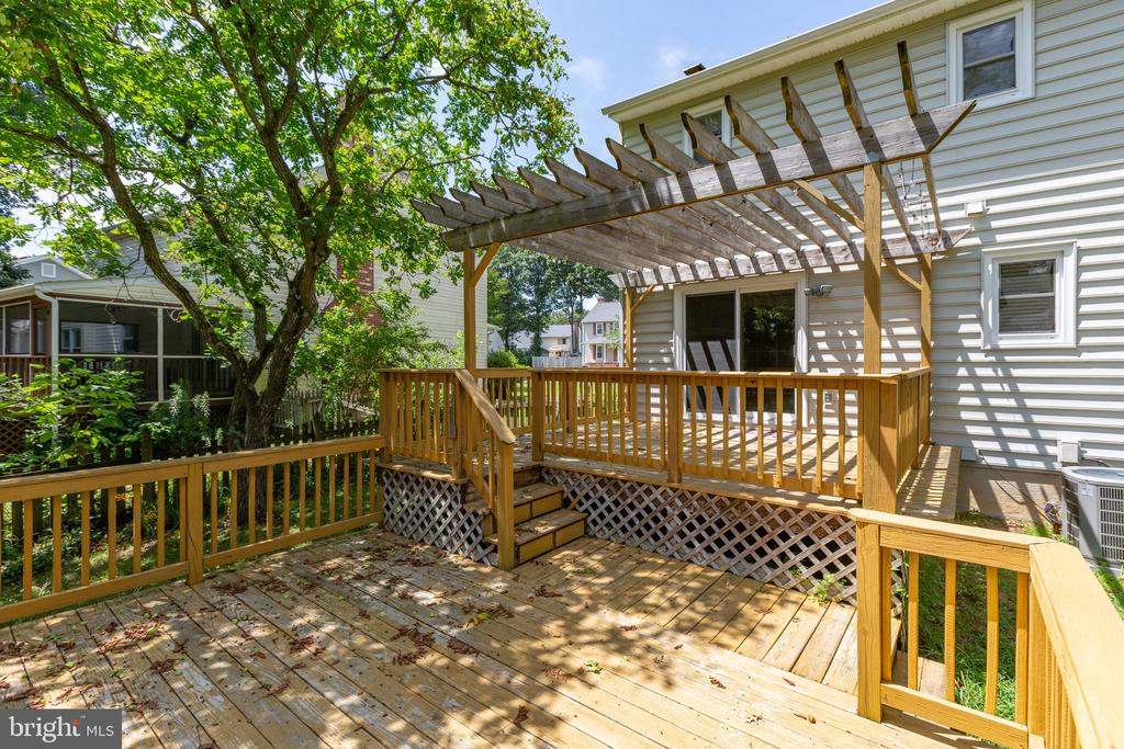 5310 LEAVELLS CROSSING DRIVE
