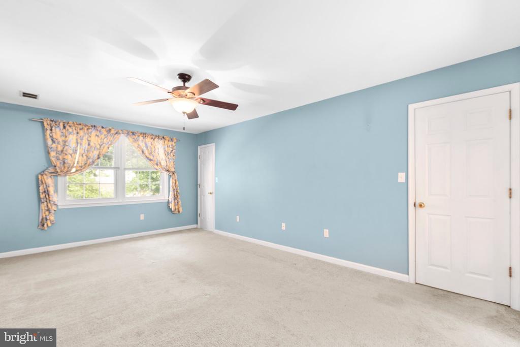 5310 LEAVELLS CROSSING DRIVE