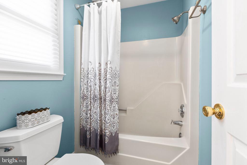 5310 LEAVELLS CROSSING DRIVE