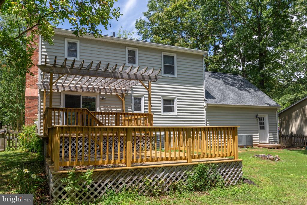 5310 LEAVELLS CROSSING DRIVE