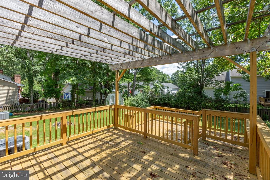 5310 LEAVELLS CROSSING DRIVE