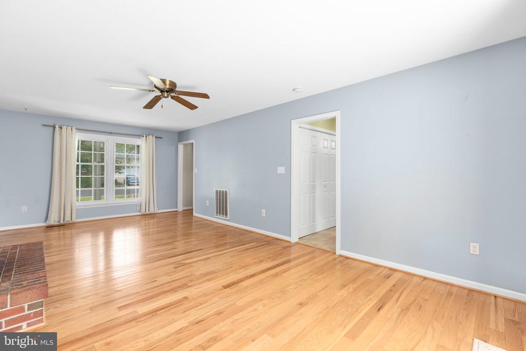 5310 LEAVELLS CROSSING DRIVE