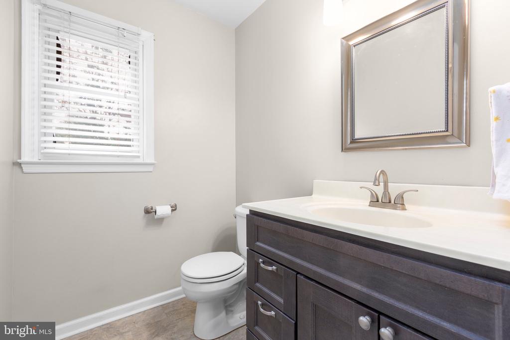 5310 LEAVELLS CROSSING DRIVE