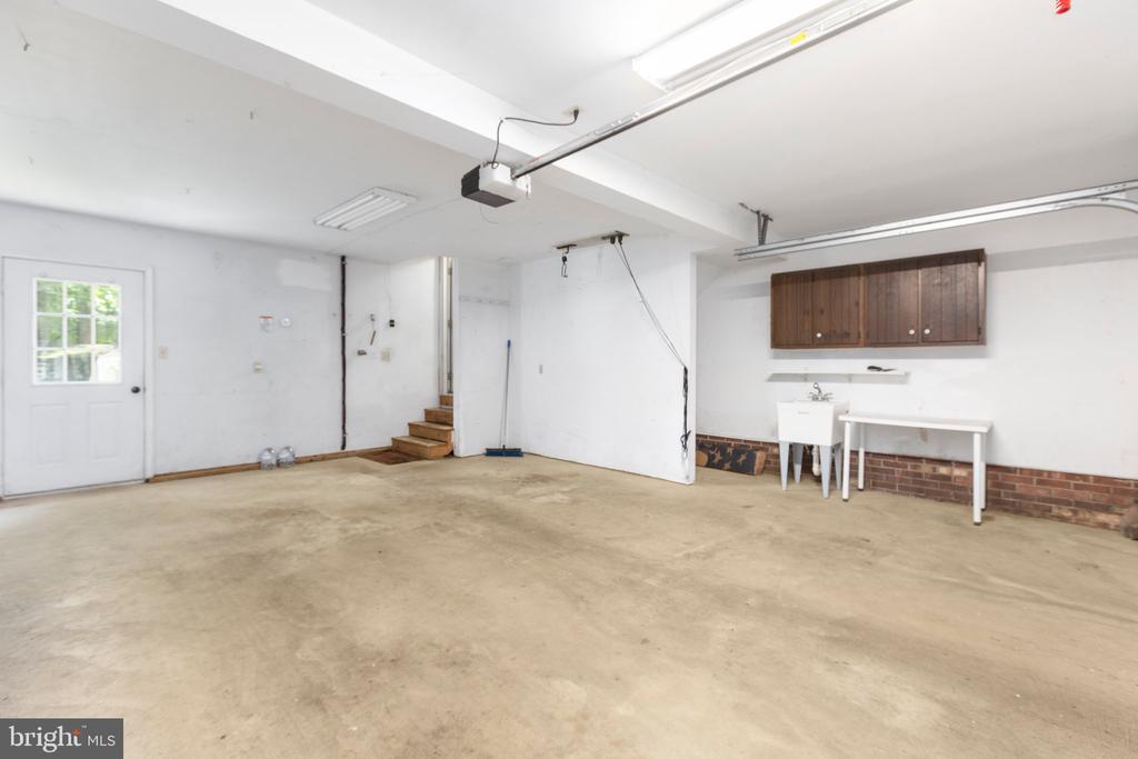 5310 LEAVELLS CROSSING DRIVE