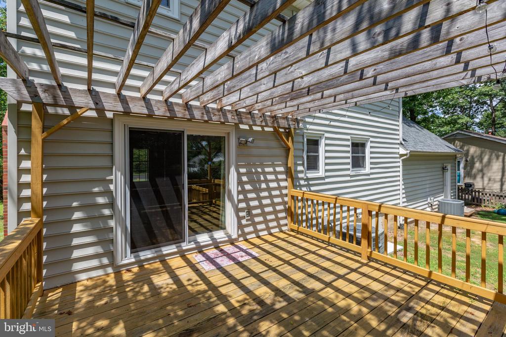 5310 LEAVELLS CROSSING DRIVE