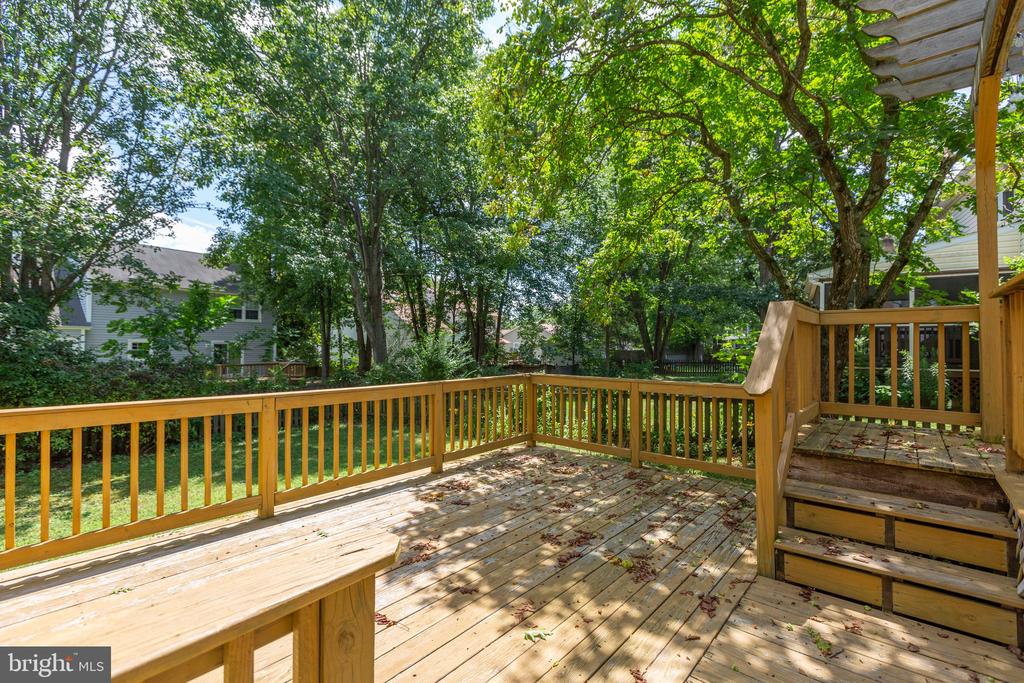 5310 LEAVELLS CROSSING DRIVE