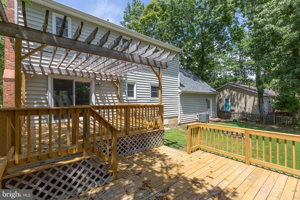 5310 LEAVELLS CROSSING DRIVE