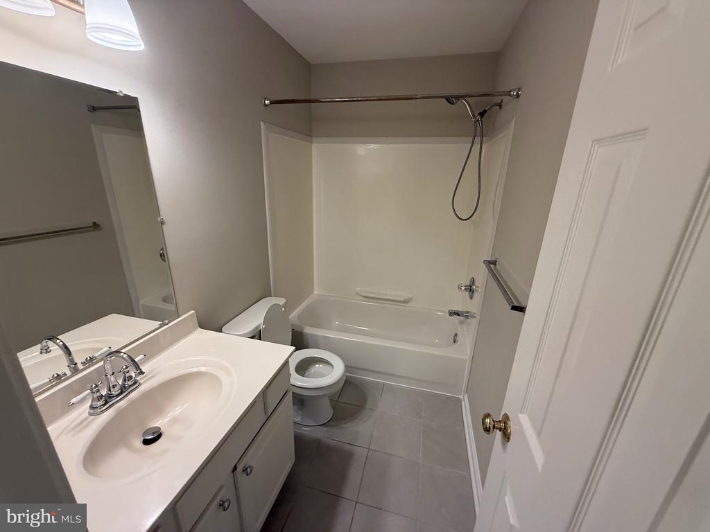 10112 FULLERTON COURT