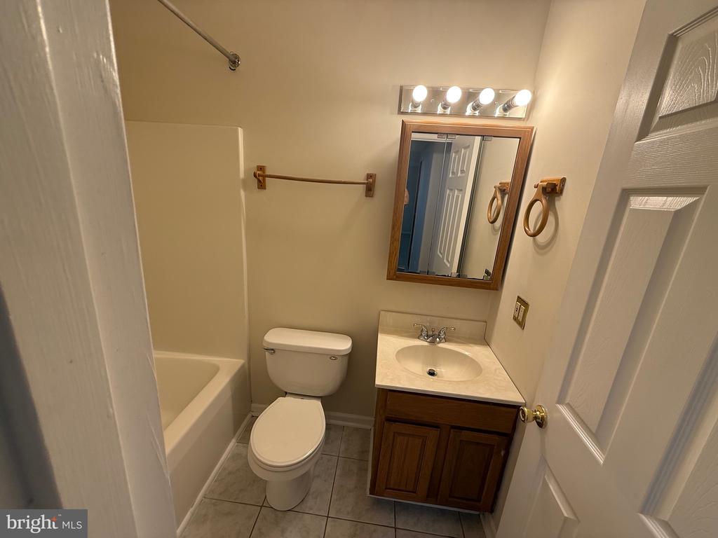 10112 FULLERTON COURT