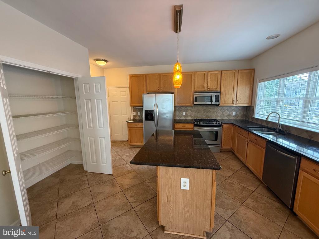 10112 FULLERTON COURT