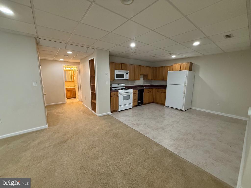 10112 FULLERTON COURT