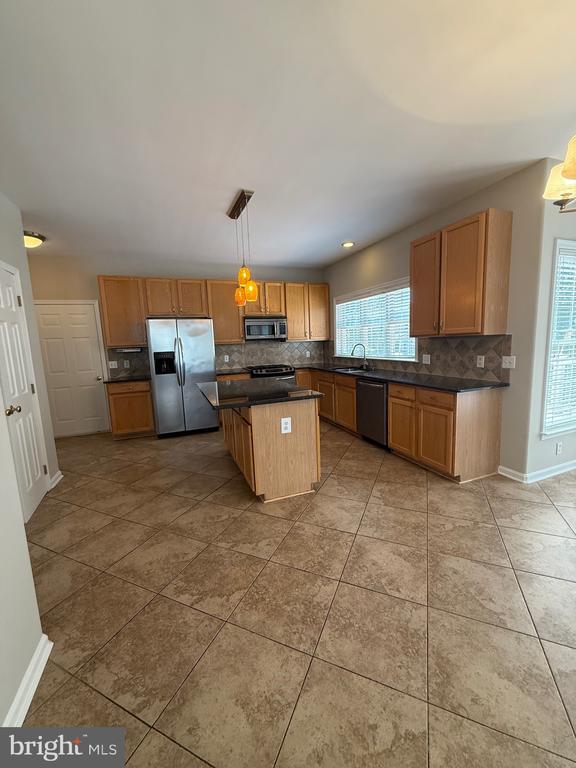 10112 FULLERTON COURT