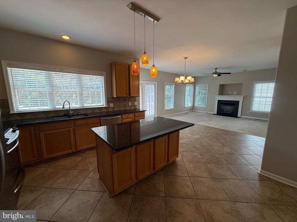 10112 FULLERTON COURT