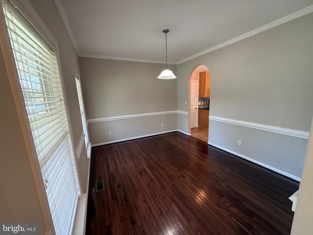 10112 FULLERTON COURT