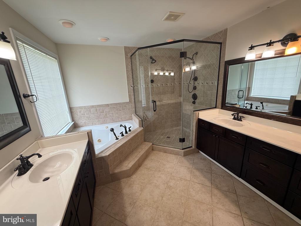 10112 FULLERTON COURT