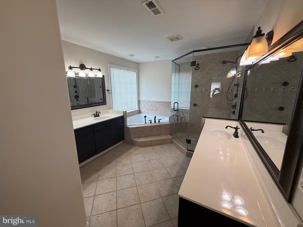 10112 FULLERTON COURT
