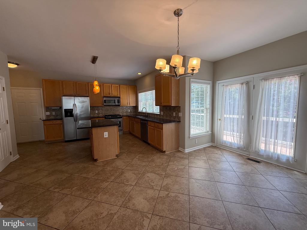 10112 FULLERTON COURT