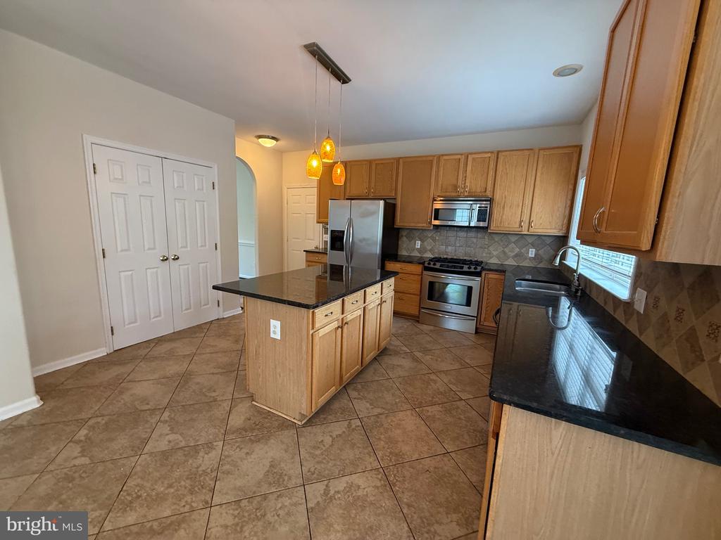 10112 FULLERTON COURT