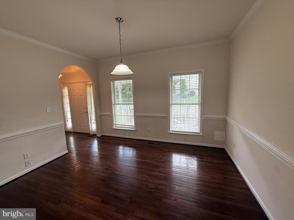 10112 FULLERTON COURT