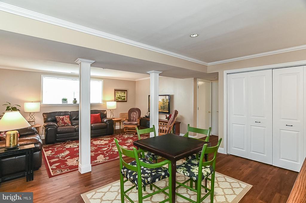 5507 CAROUSEL STREET