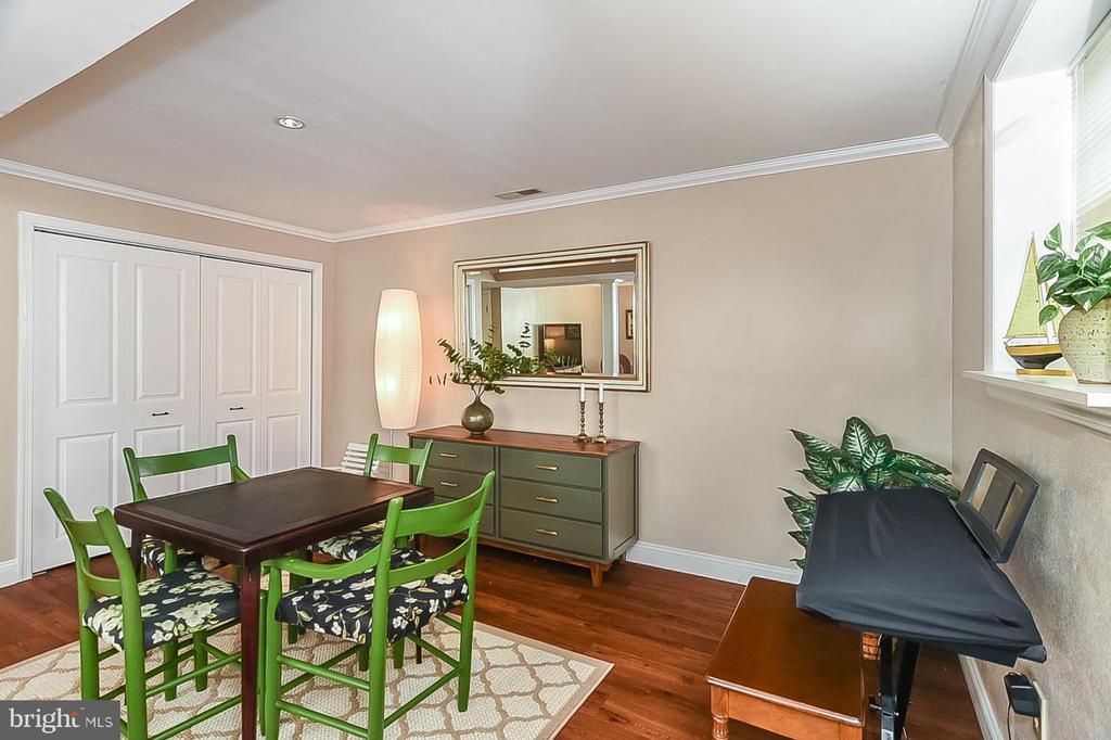 5507 CAROUSEL STREET