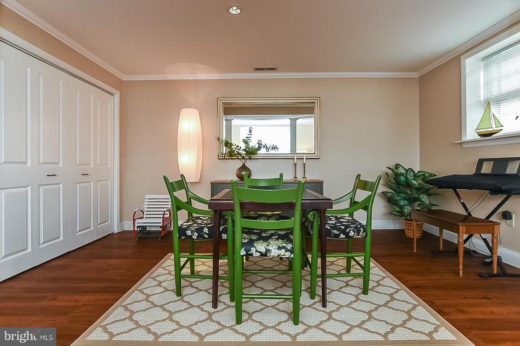 5507 CAROUSEL STREET