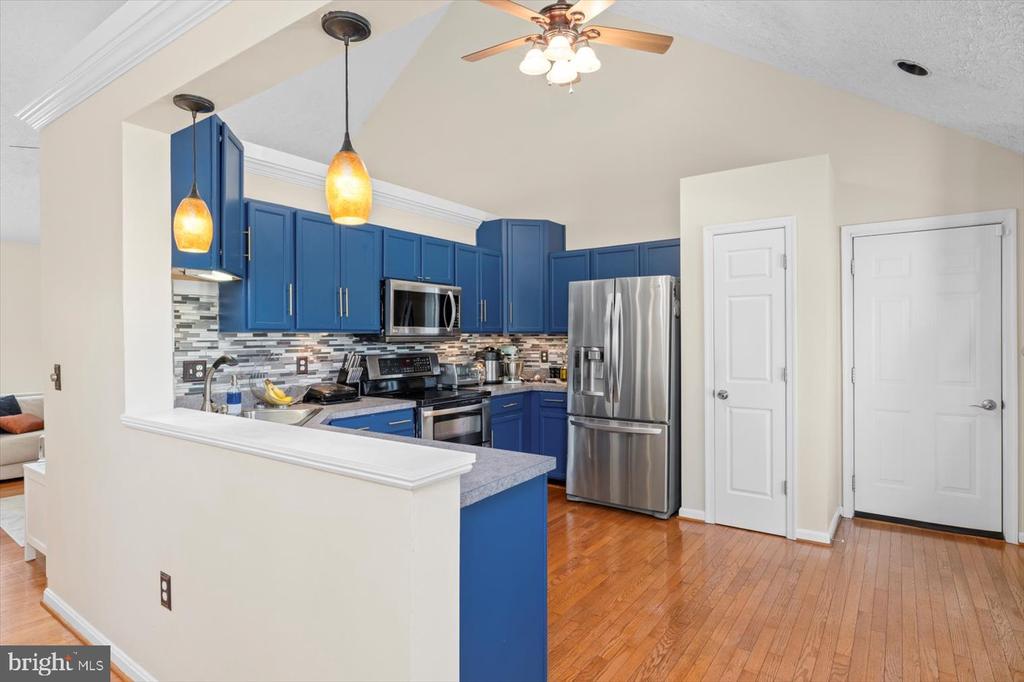 4403 BATTERY HILL LANE