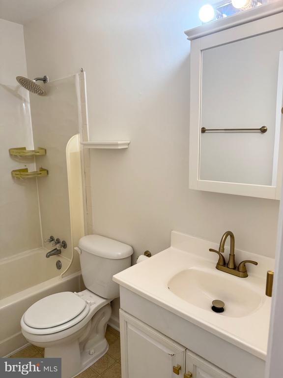 413 OLDE GREENWICH CIRCLE