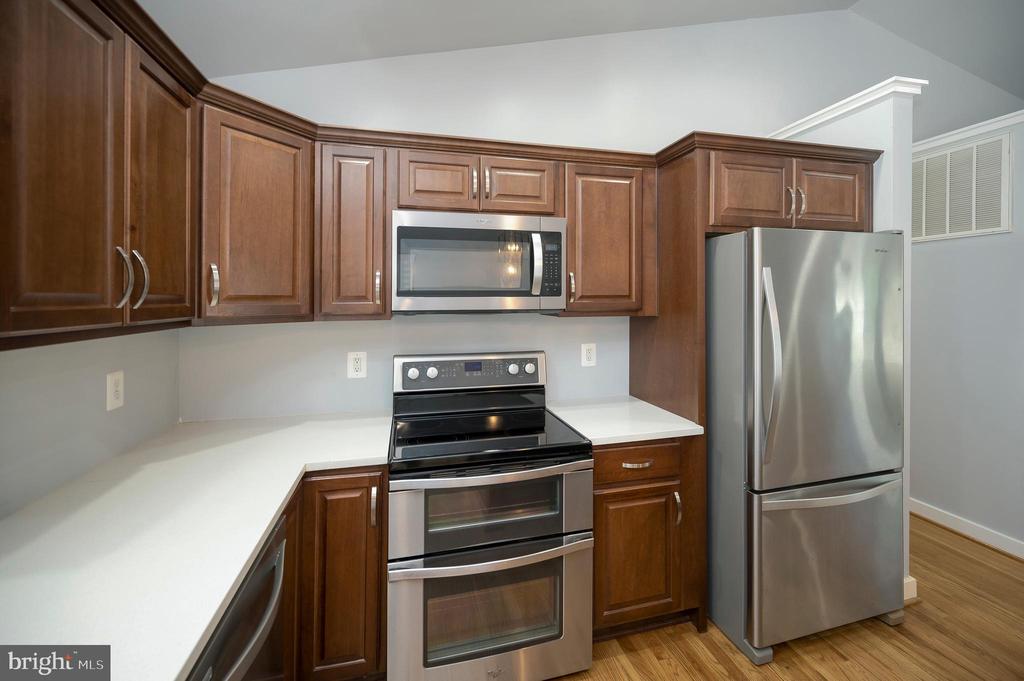 10906 PEACH TREE DRIVE