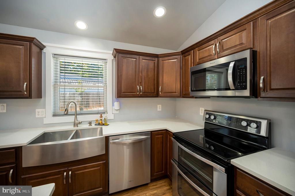 10906 PEACH TREE DRIVE