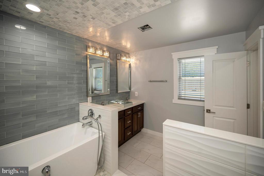 10906 PEACH TREE DRIVE