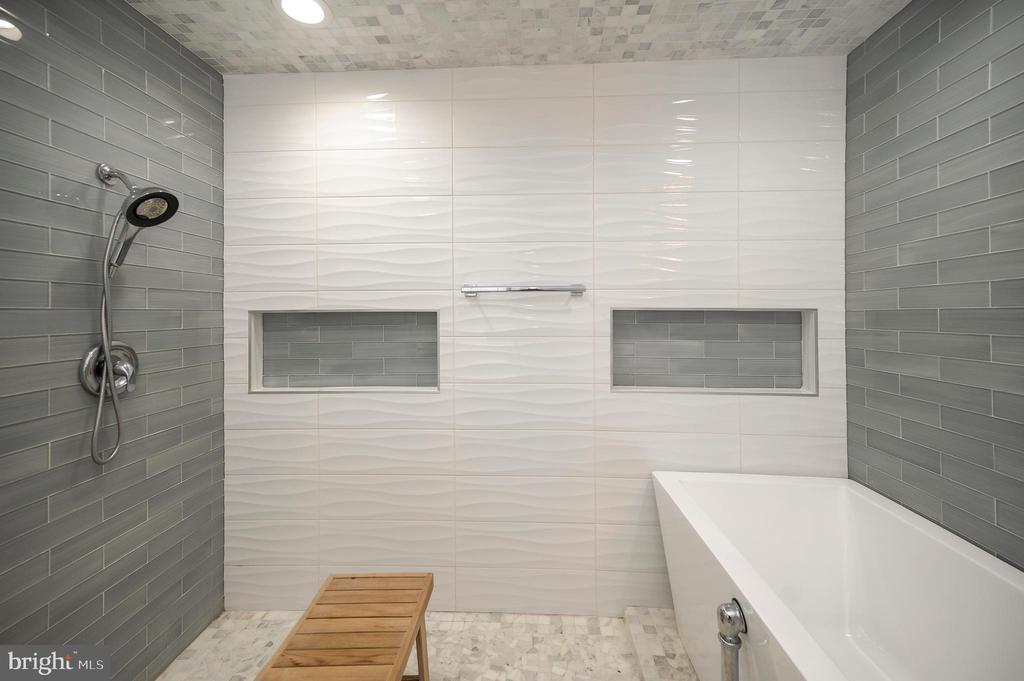 10906 PEACH TREE DRIVE