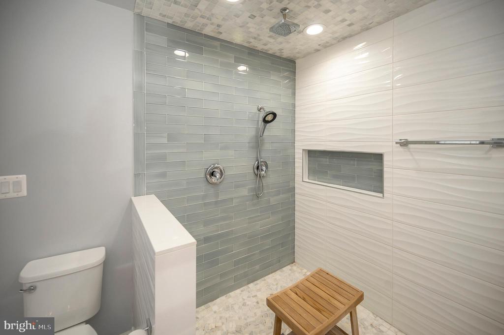 10906 PEACH TREE DRIVE