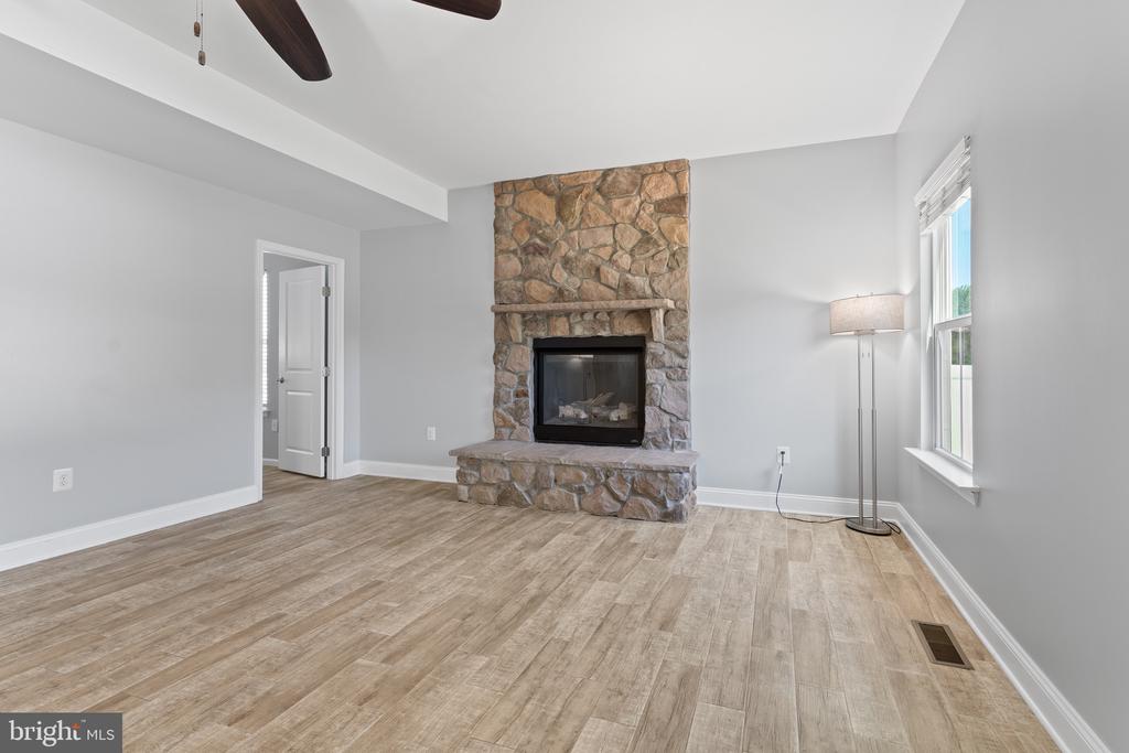 2411 WALTHALL COURT